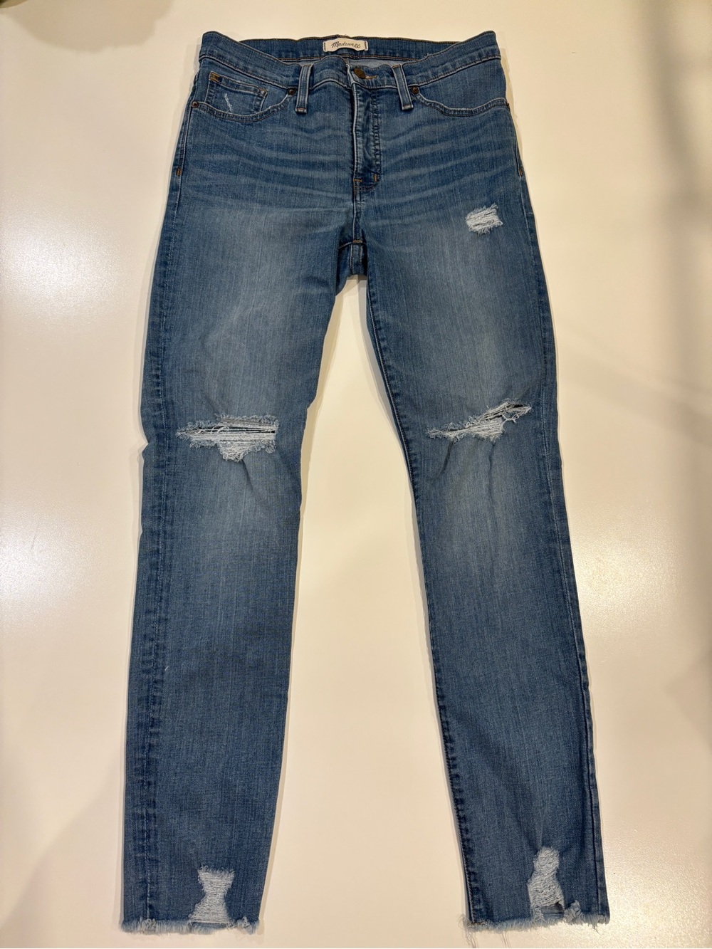 Women's Madewell Size 29 high rise jeans with distressing‎ at the knee Stretch